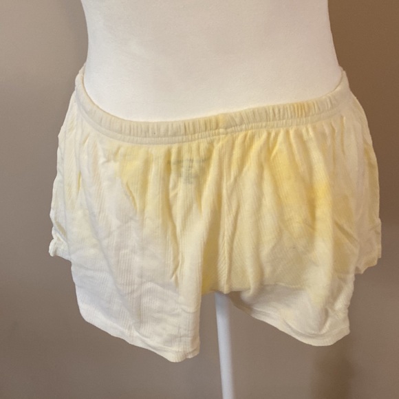 BRANDY MELVILLE KEIRA EYELET SWEATSHORTS, Yellow/White Tie Dye - Picture 5 of 8